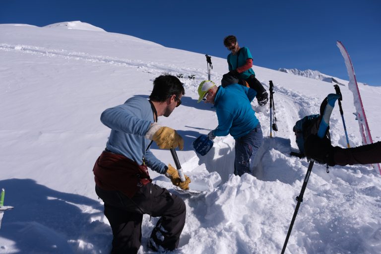 Formation groupe avalanche neige