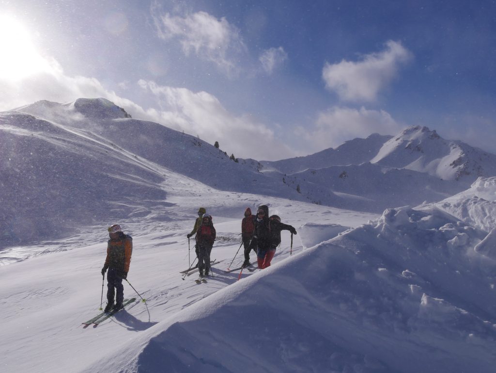 Mini-raid à ski et formation au déplacement en milieux hivernal