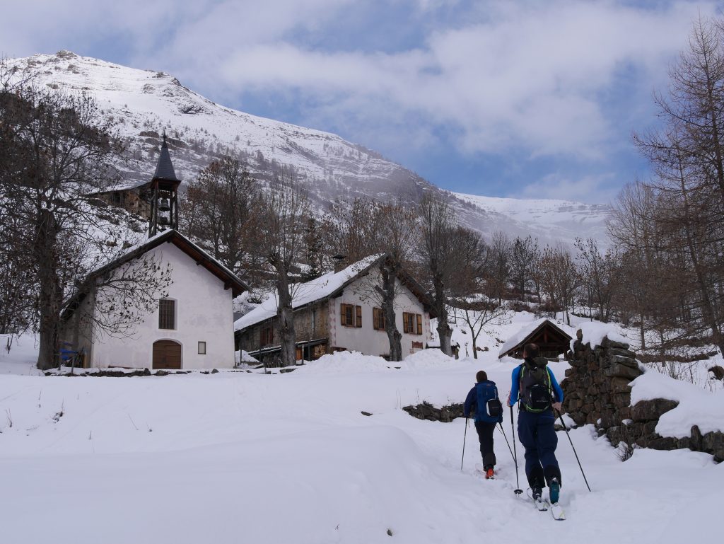 Raid à ski sauvage dans les Hautes Alpes